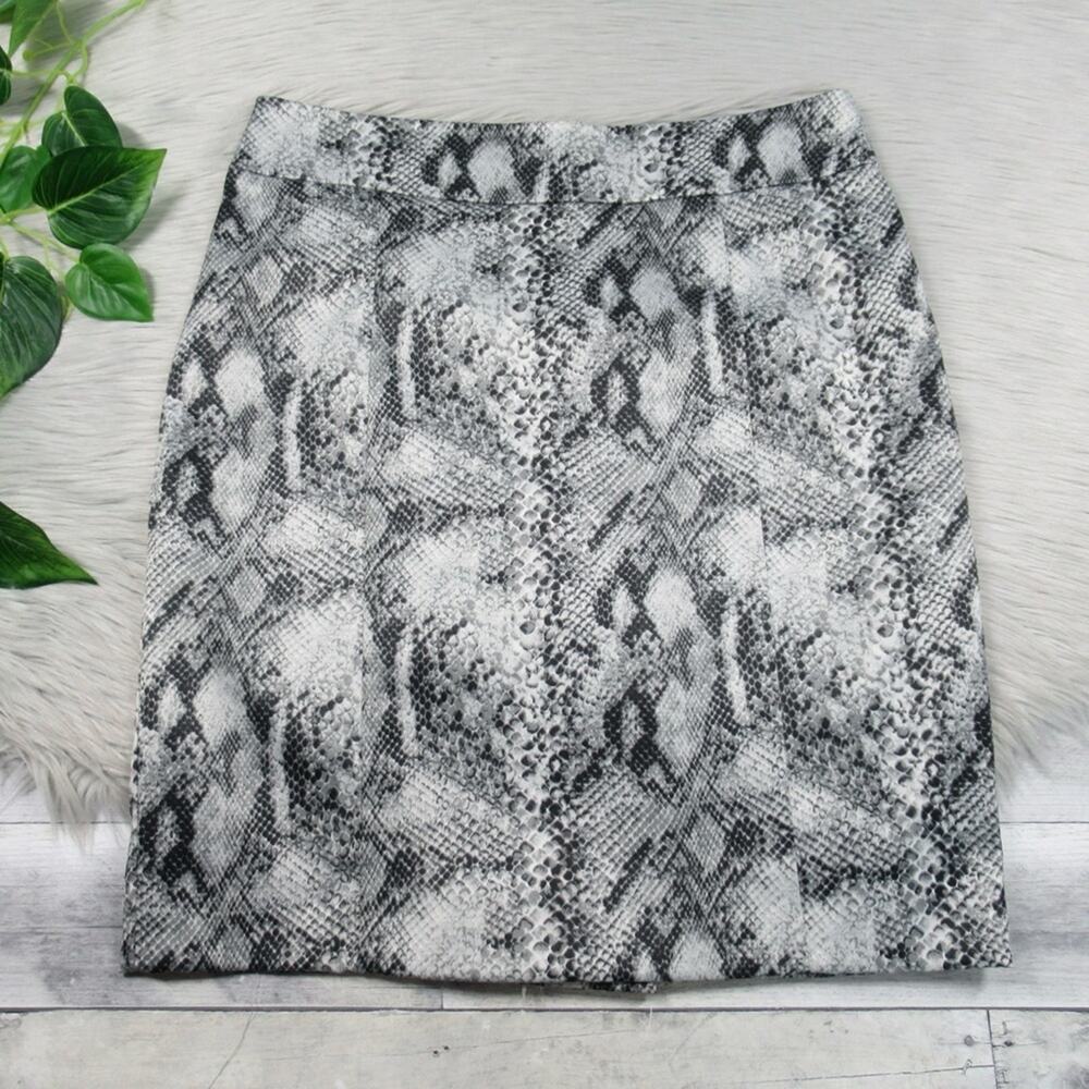NEW YORK & COMPANY Gray Snakeskin Print Pencil Skirt Women’s Size 8